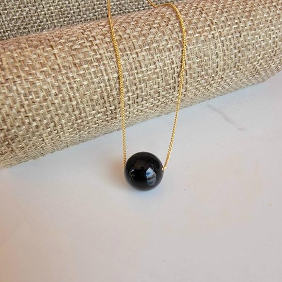 Black Onyx  Floating Necklace Minimalist Crystal Gemstone - Picture 4 of 6